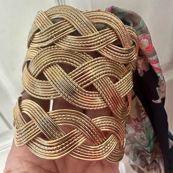 Sky Bodycon mini dress with gold cuffs - Picture 5 of 12